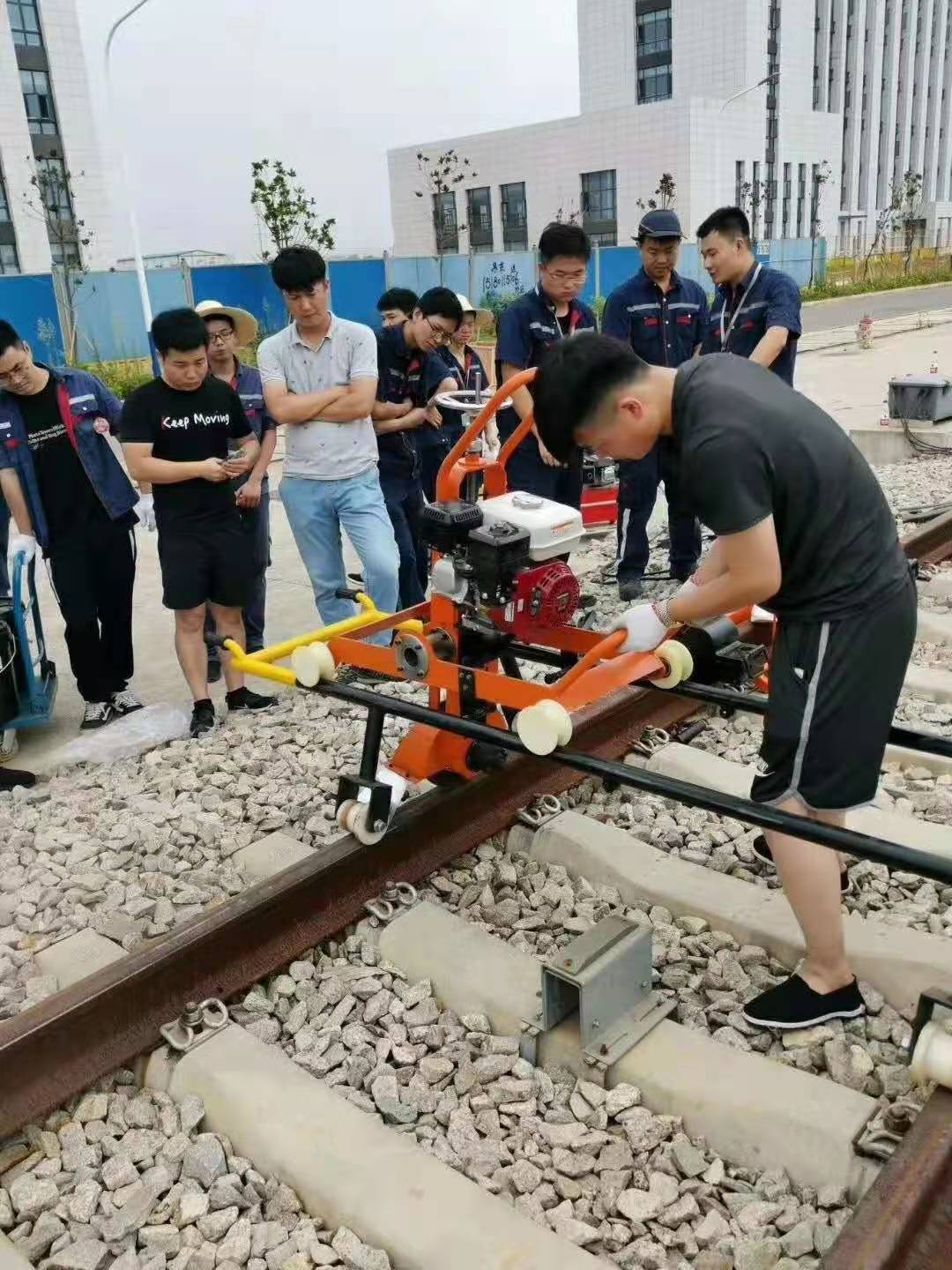 铁路设备